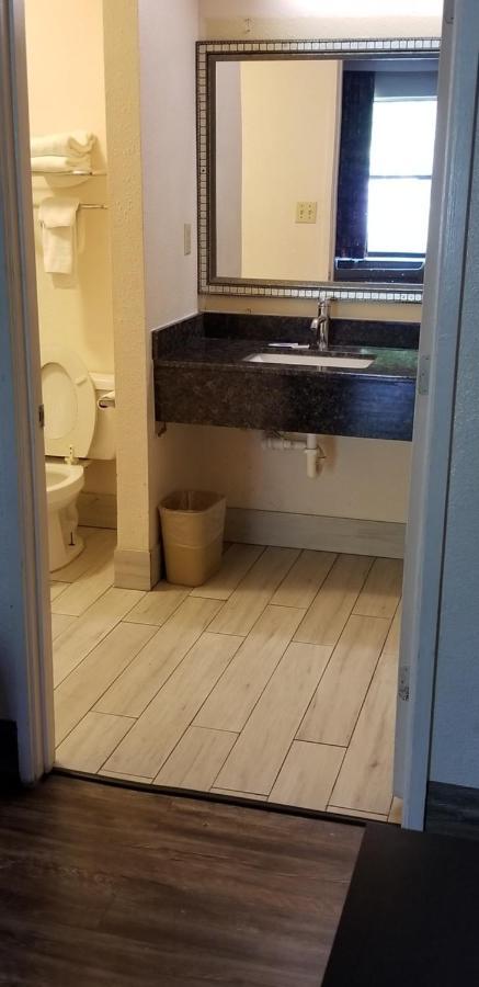 Best Inn Formerly Known As M Star Hotel Chickasaw Bagian luar foto